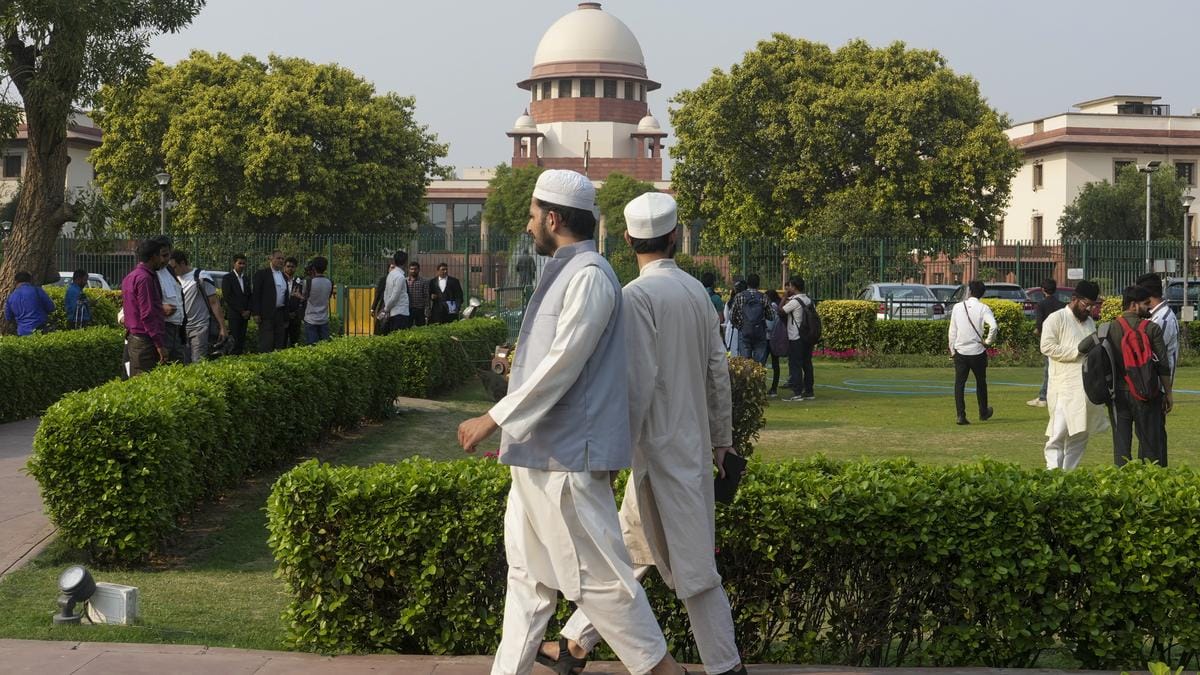 वक्फ संशोधन विधेयक 2025: मुस्लिम समुदाय की चिंताएं और सुप्रीम कोर्ट की सुनवाई